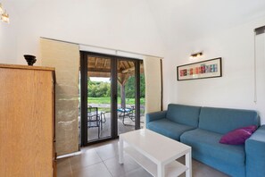 Living area - The Cottage – In the Heart of a 20-Hectare Estate (Flancourt-Crescy-en-Roumois)