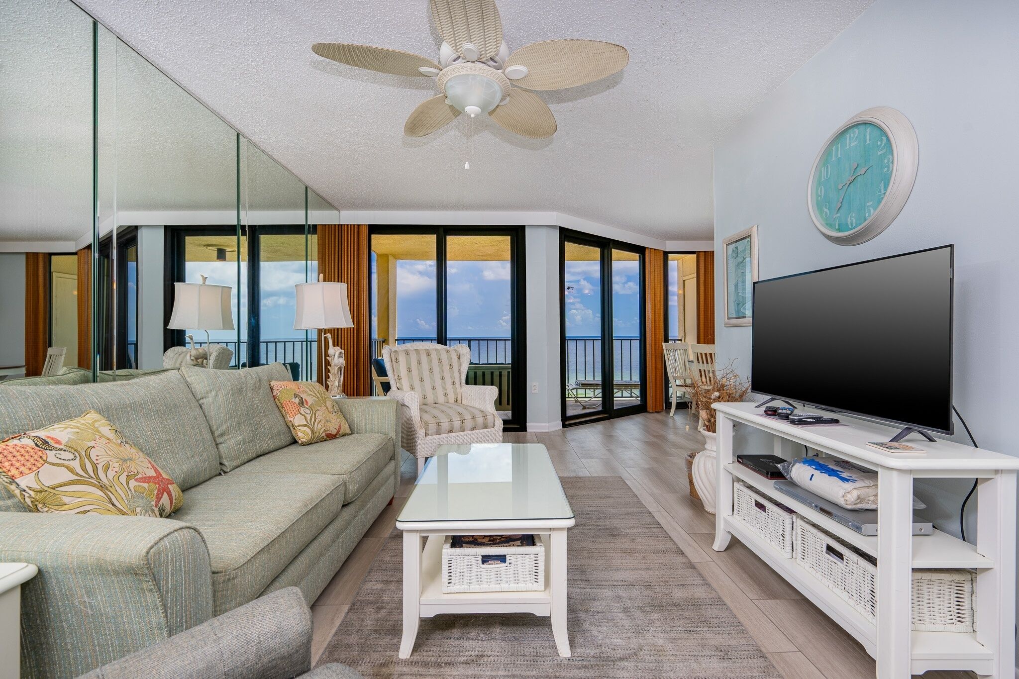 Condo, 1 Bedroom | Living area