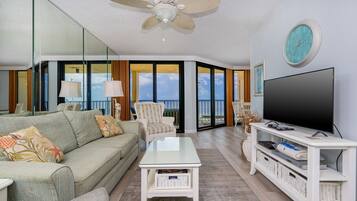 Condo, 1 Bedroom | Living area