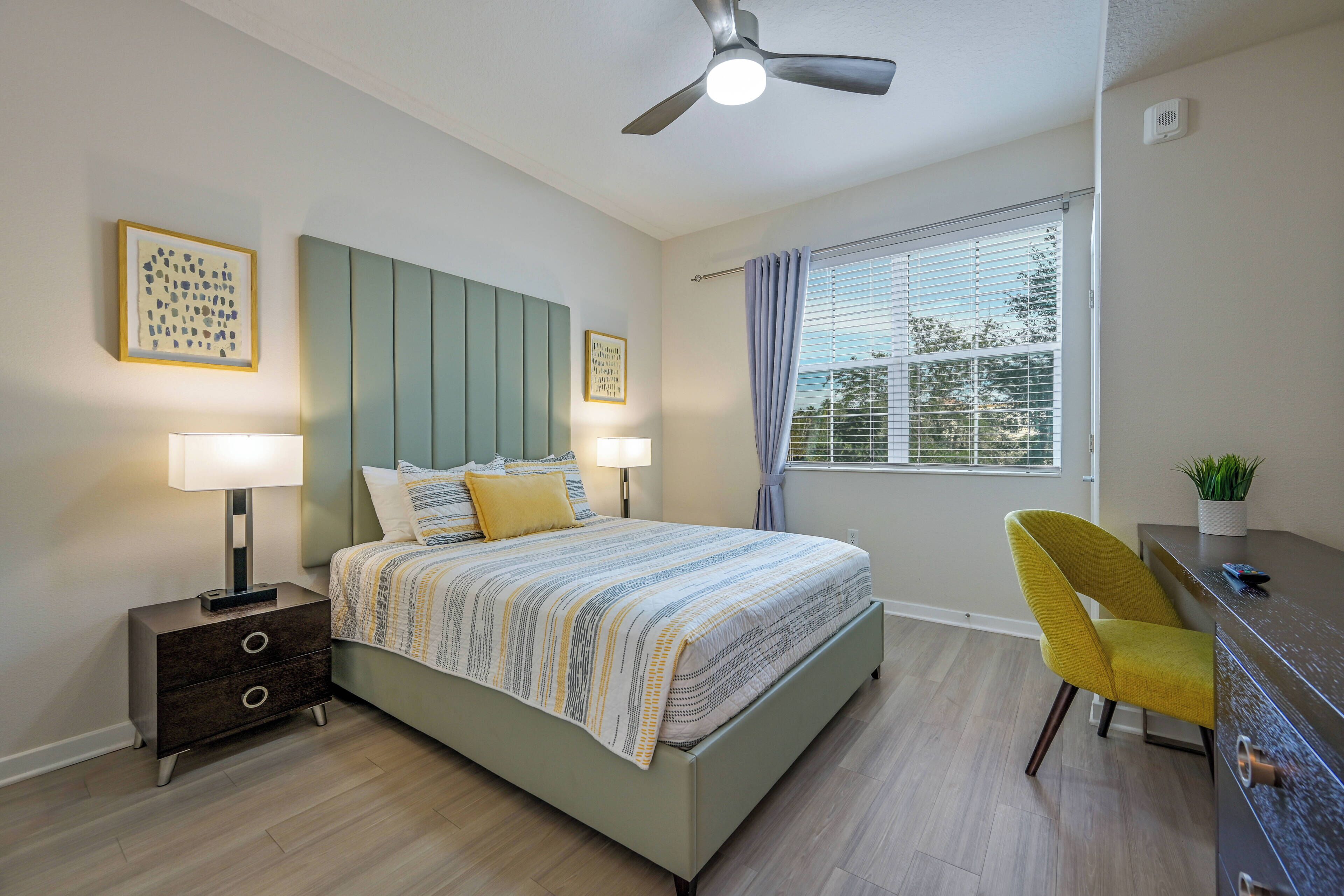 3 habitaciones, tabla de planchar con plancha y ropa de cama 