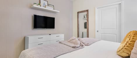7 bedrooms, iron/ironing board, free cots/infant beds