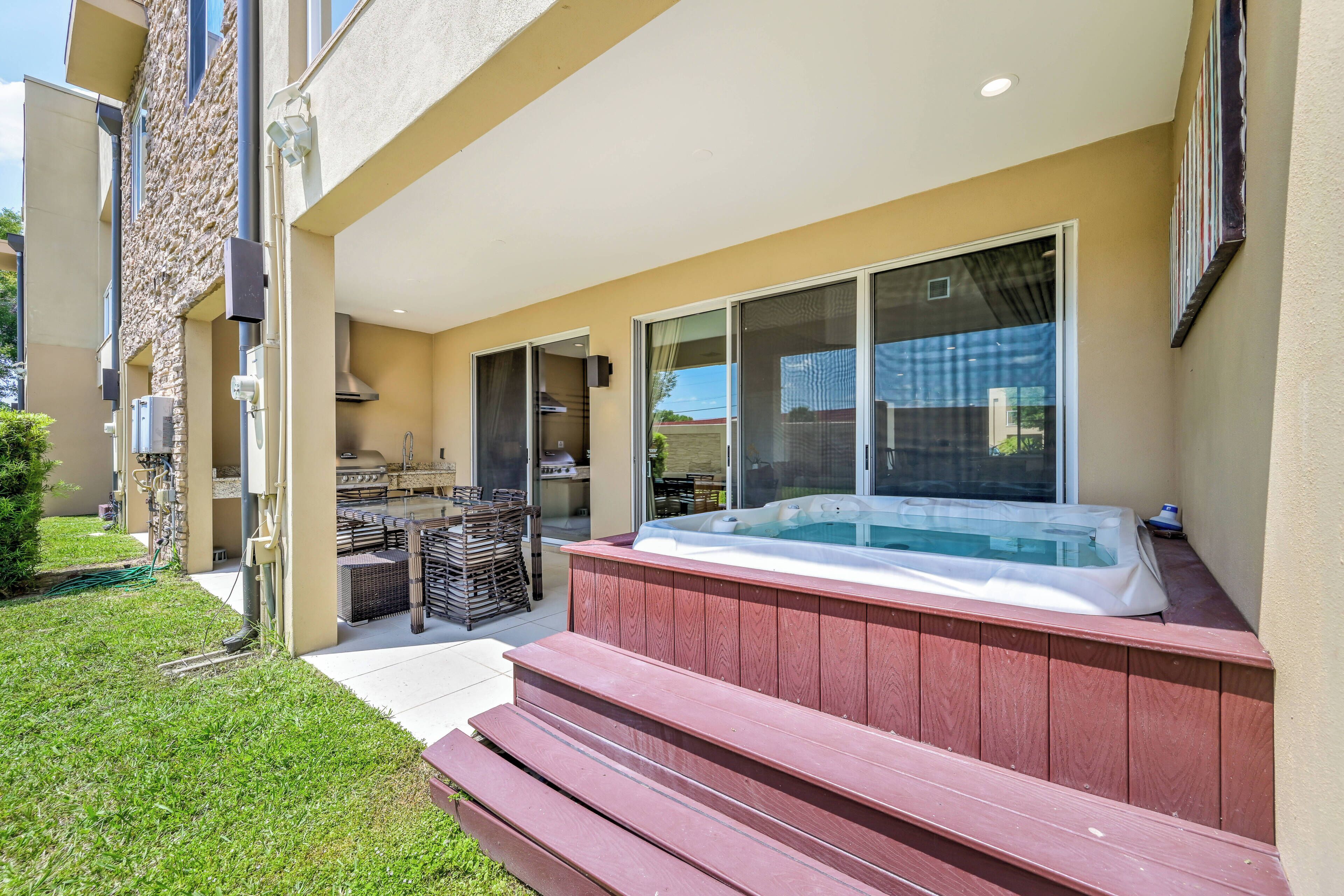 Outdoor spa tub