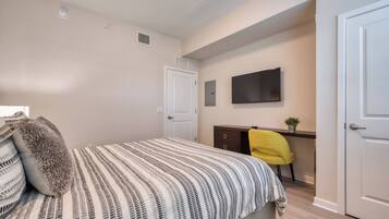 3 bedrooms, iron/ironing board, bed sheets