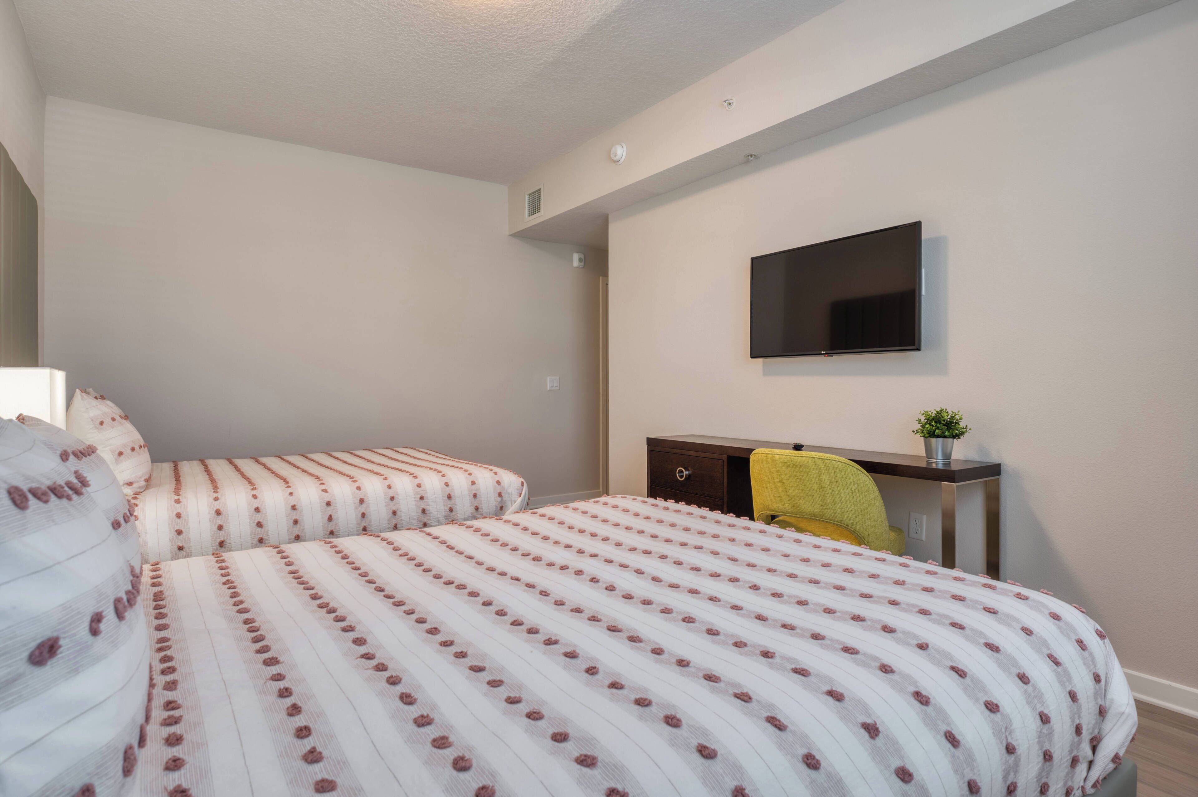 3 bedrooms, iron/ironing board, bed sheets