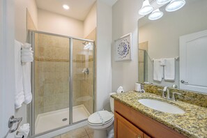 A bathroom with a glass-enclosed shower, a sink with a granite countertop, and a toilet. - Pp8968 - 4BR House With Pool Near Disney Parks (Kissimmee)