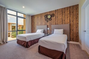 A hotel room with two beds, a wooden wall, and a large window. - Mvv7561 - 4BR House Near Disney World (Kissimmee)