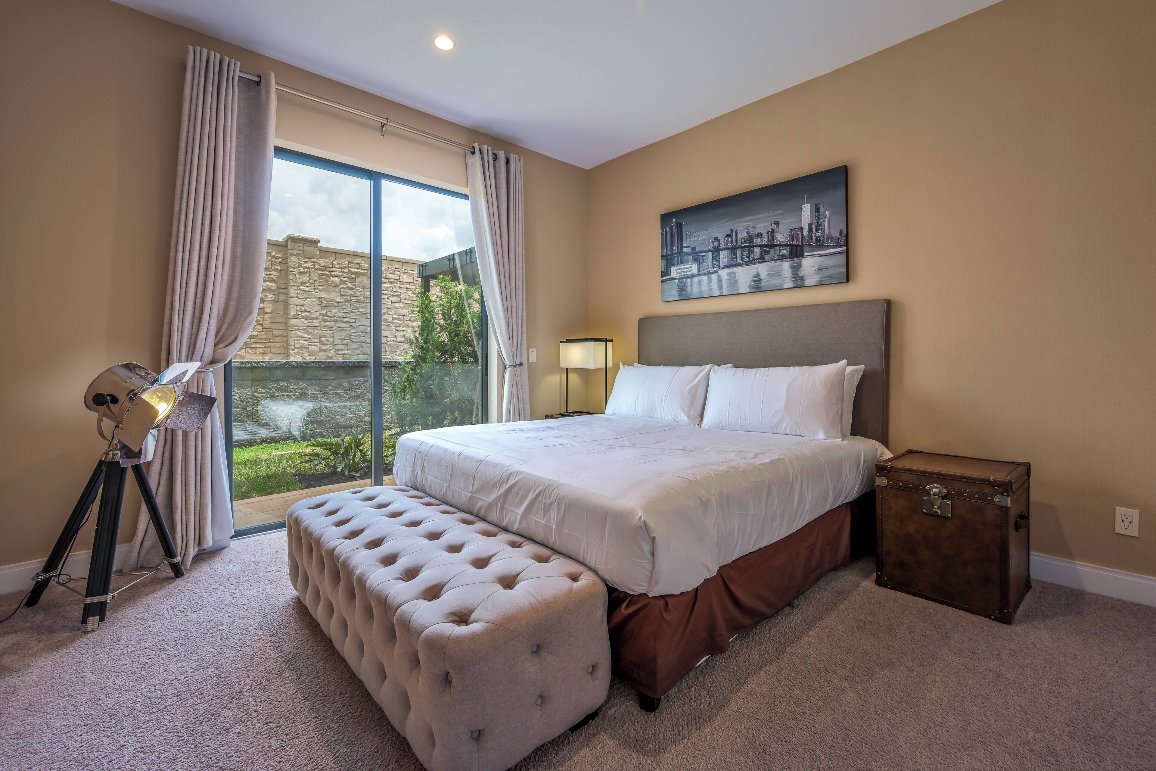 4 bedrooms, iron/ironing board, bed sheets