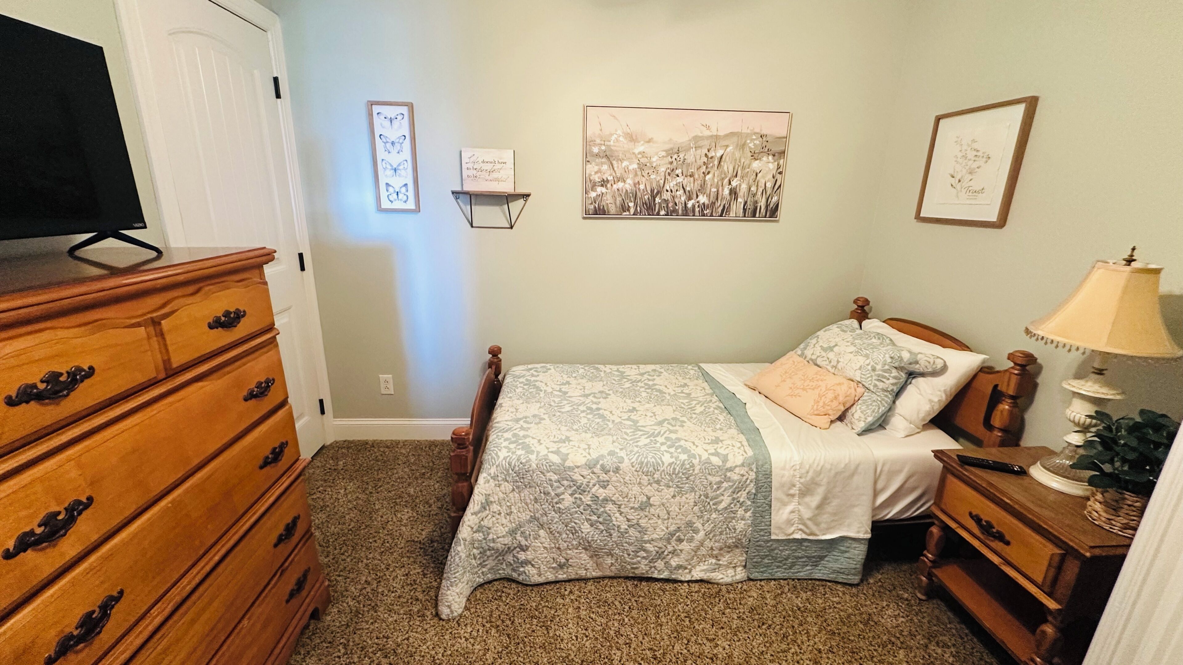 3 chambres, fer et planche à repasser, Wi-Fi, draps fournis