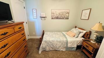 3 chambres, fer et planche à repasser, Wi-Fi, draps fournis