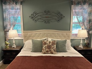 Room - Tranquil Inn at The Barn
3 bedroom, 2 bathrooms, front and back porches (Crown City)