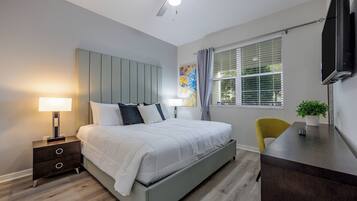 2 slaapkamers, een strijkplank/strijkijzer, beddengoed
