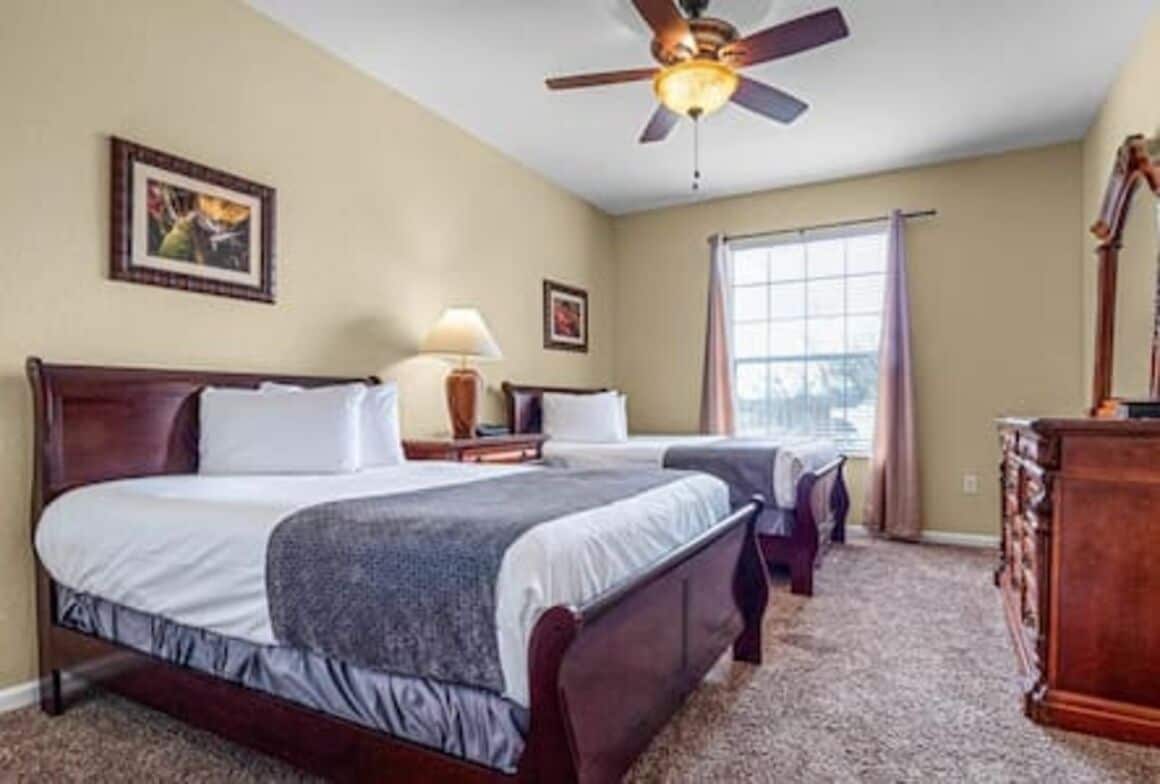 3 bedrooms, iron/ironing board, bed sheets