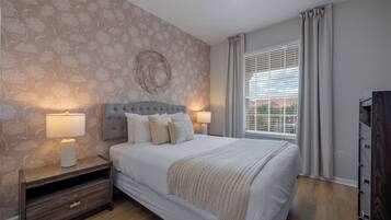 3 bedrooms, laptop workspace, iron/ironing board, bed sheets