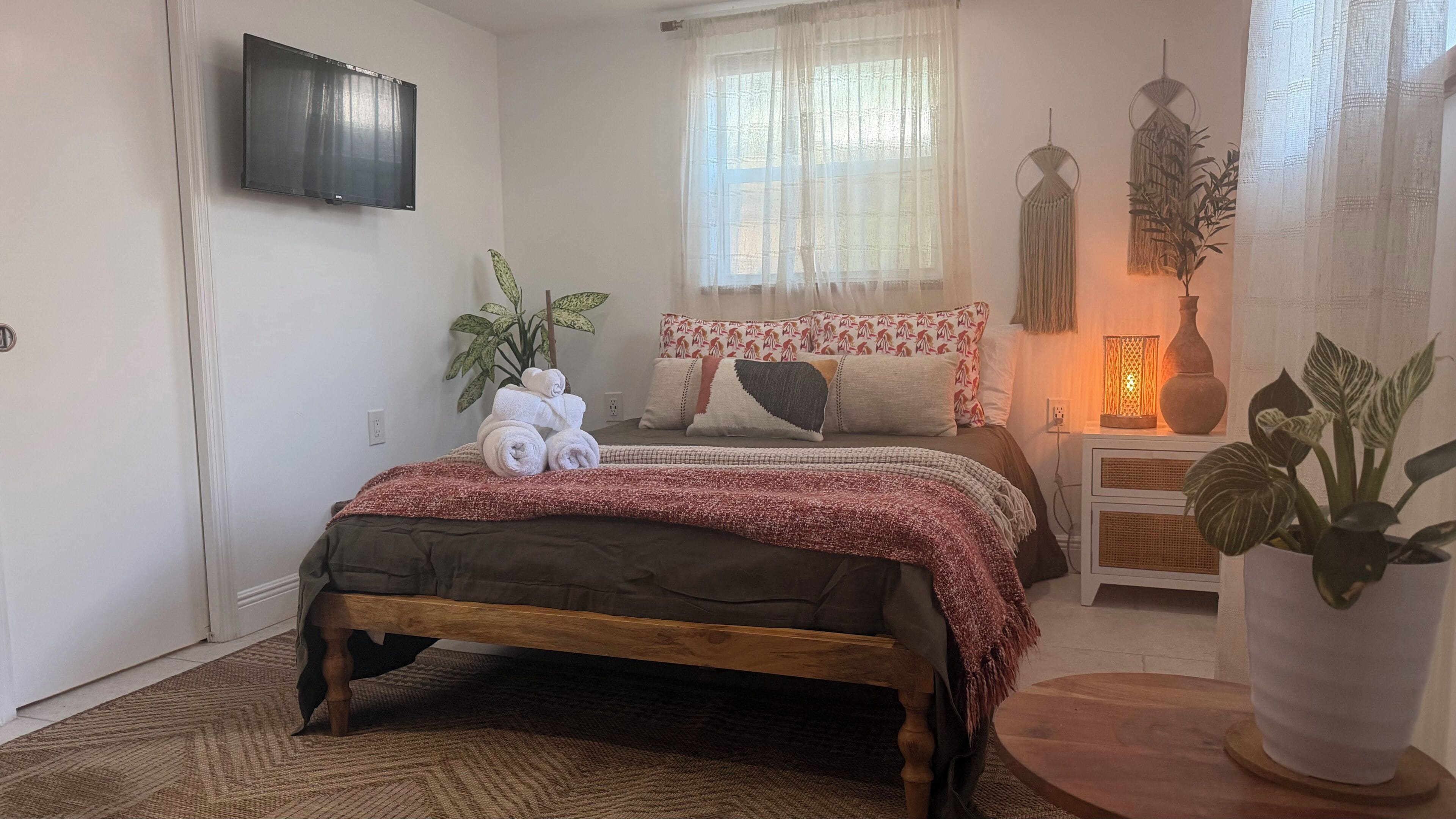 4 bedrooms, desk, iron/ironing board, free WiFi