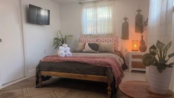 4 bedrooms, desk, iron/ironing board, free WiFi