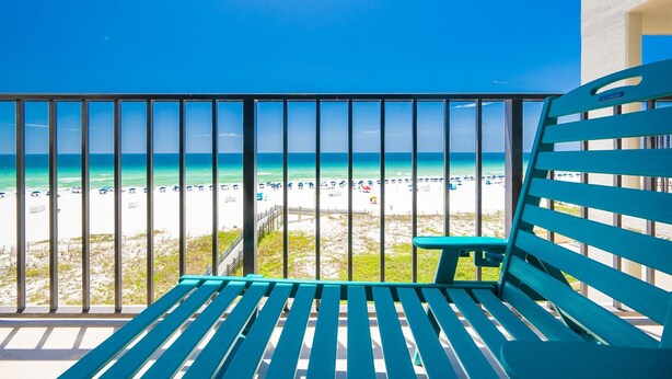 A balcony with a view of a beach. - Phoenix Iii 3043 1 Bedroom Condo (Orange Beach)
