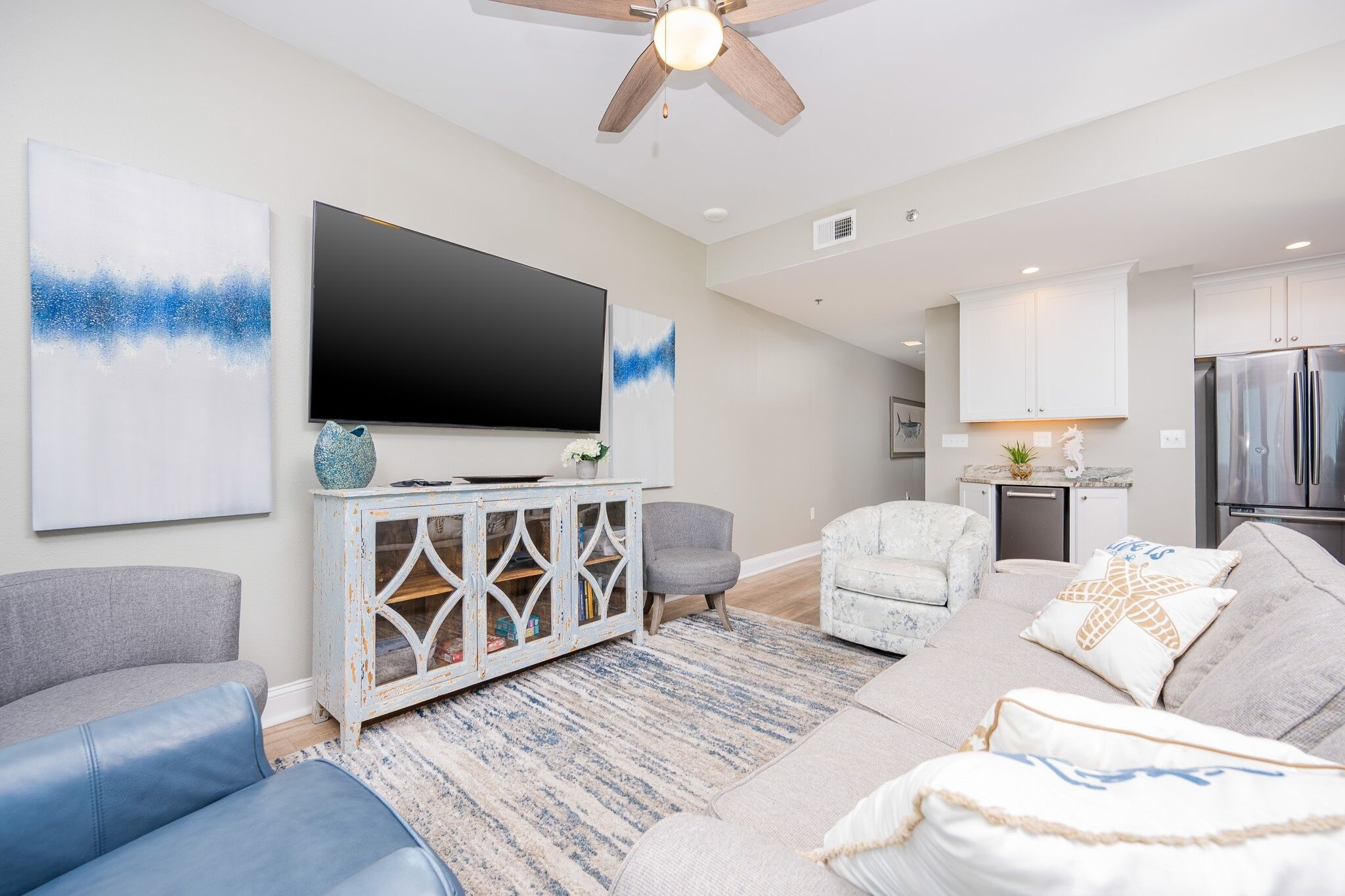 Condo, 3 Bedrooms | Living area