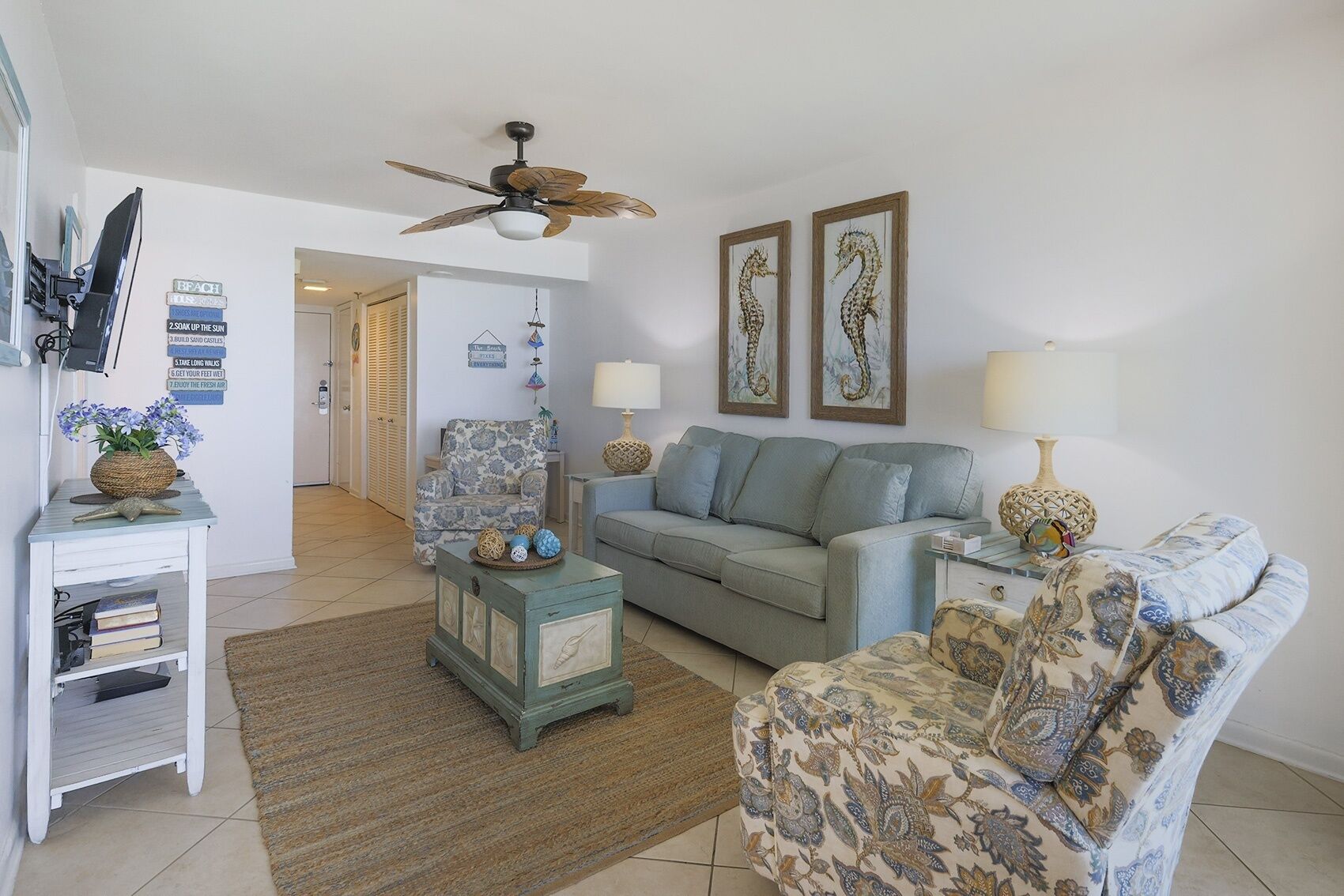 Condo, 1 Bedroom | Living area