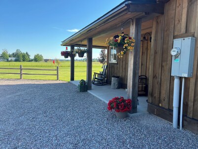 The Outback Cabin. With jaw dropping mountain views and Private space