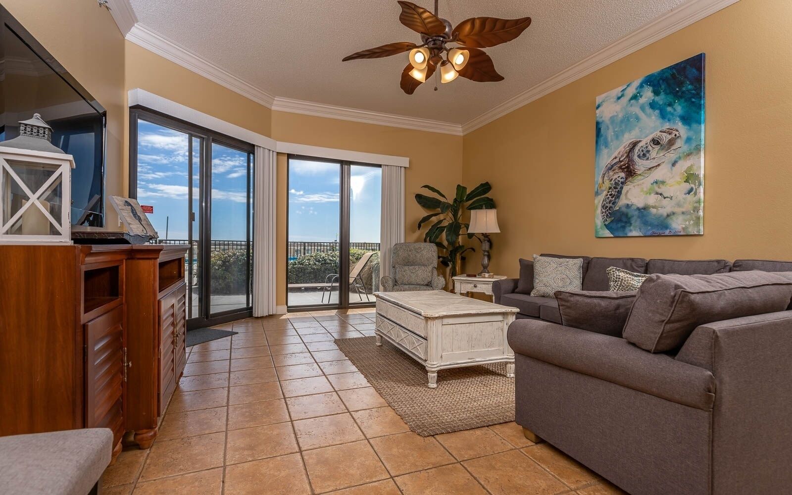Condo, 3 Bedrooms | Living area