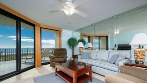 Condo, 2 quartos | Área de estar