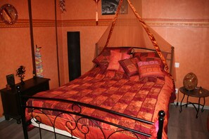3 habitaciones, tabla de planchar con plancha, wifi y ropa de cama 