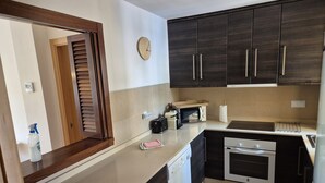 Coffee/tea maker, fridge, microwave, oven - Apartment 'Soleil' with Shared Pool, Wi-Fi and Air Conditioning (Fuente Álamo de Murcia)