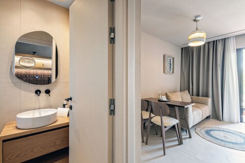Palmea Suites