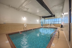 Apartamento, 1 habitación | Piscina | Una piscina cubierta, una piscina al aire libre