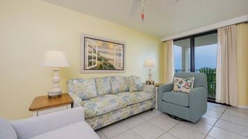 Condo, 1 Bedroom | Living area