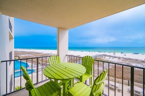 Outdoor dining - Phoenix Iii 3022 1 Bedroom Condo (Orange Beach)