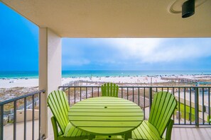 Outdoor dining - Phoenix Iii 3022 1 Bedroom Condo (Orange Beach)