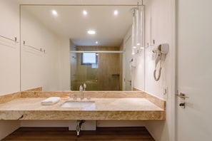 Classic Apartment | Bathroom - Maison (São Paulo)