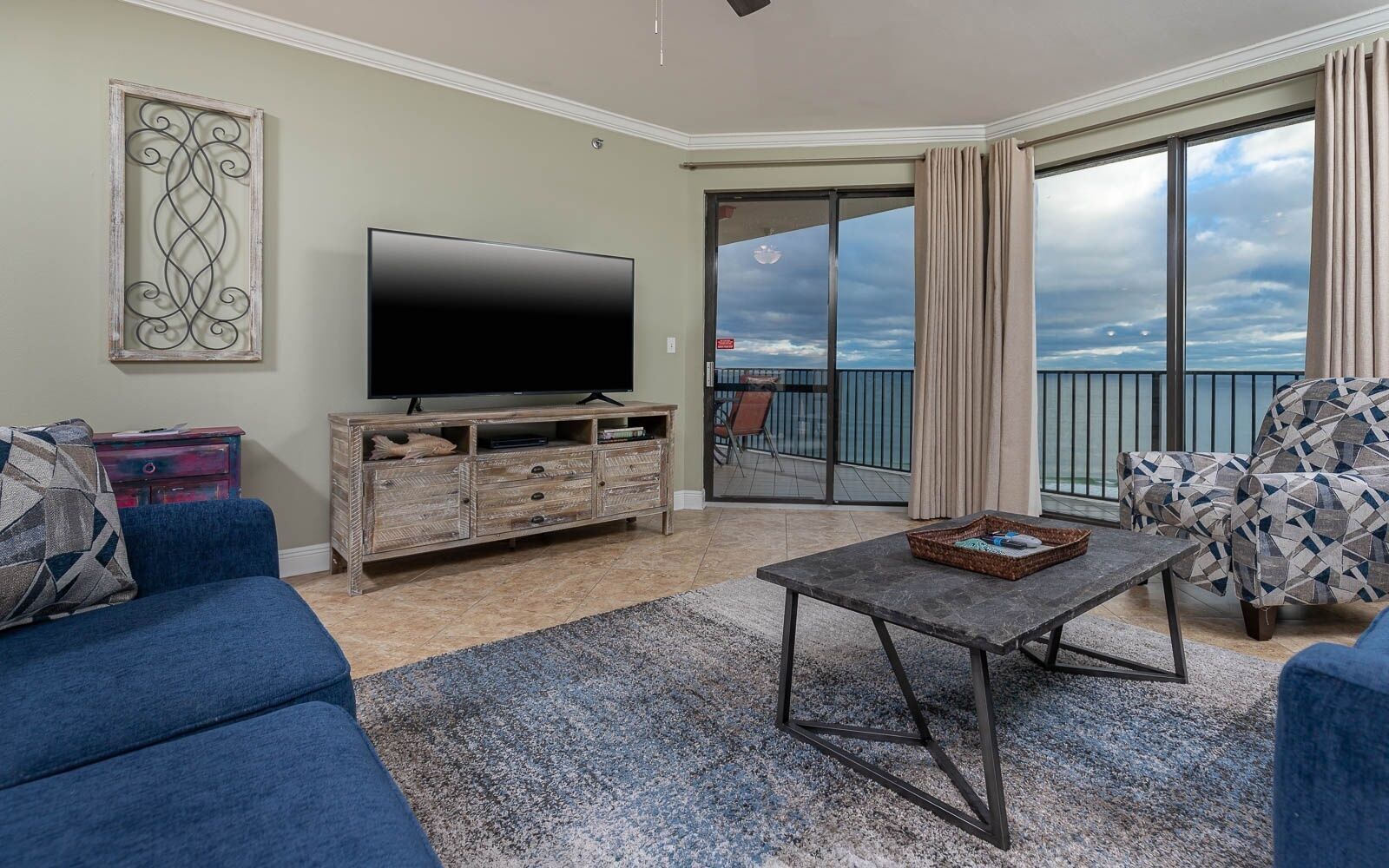 Condo, 3 Bedrooms | Living area