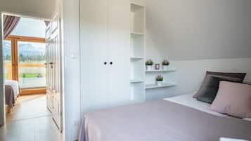 Chalet, 2 Bedrooms, Mountain View | Soundproofing, iron/ironing board, free WiFi, bed sheets