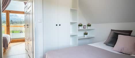 ชาเลท์, 2 ห้องนอน, วิวภูเขา | ห้องเก็บเสียง, เตารีด/โต๊ะรีดผ้า, Wi-Fi ฟรี, ผ้าปูที่นอน