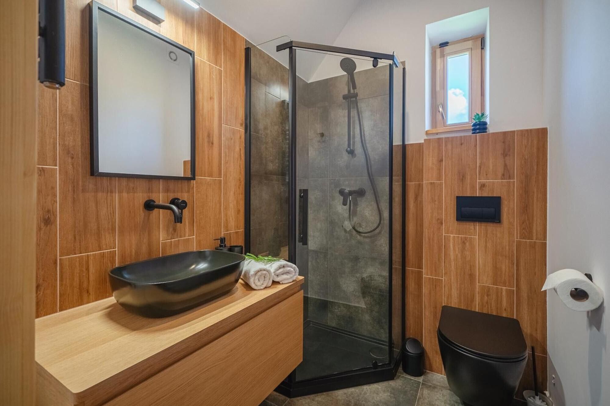 Stadtwohnung, Bergblick | Badezimmer
