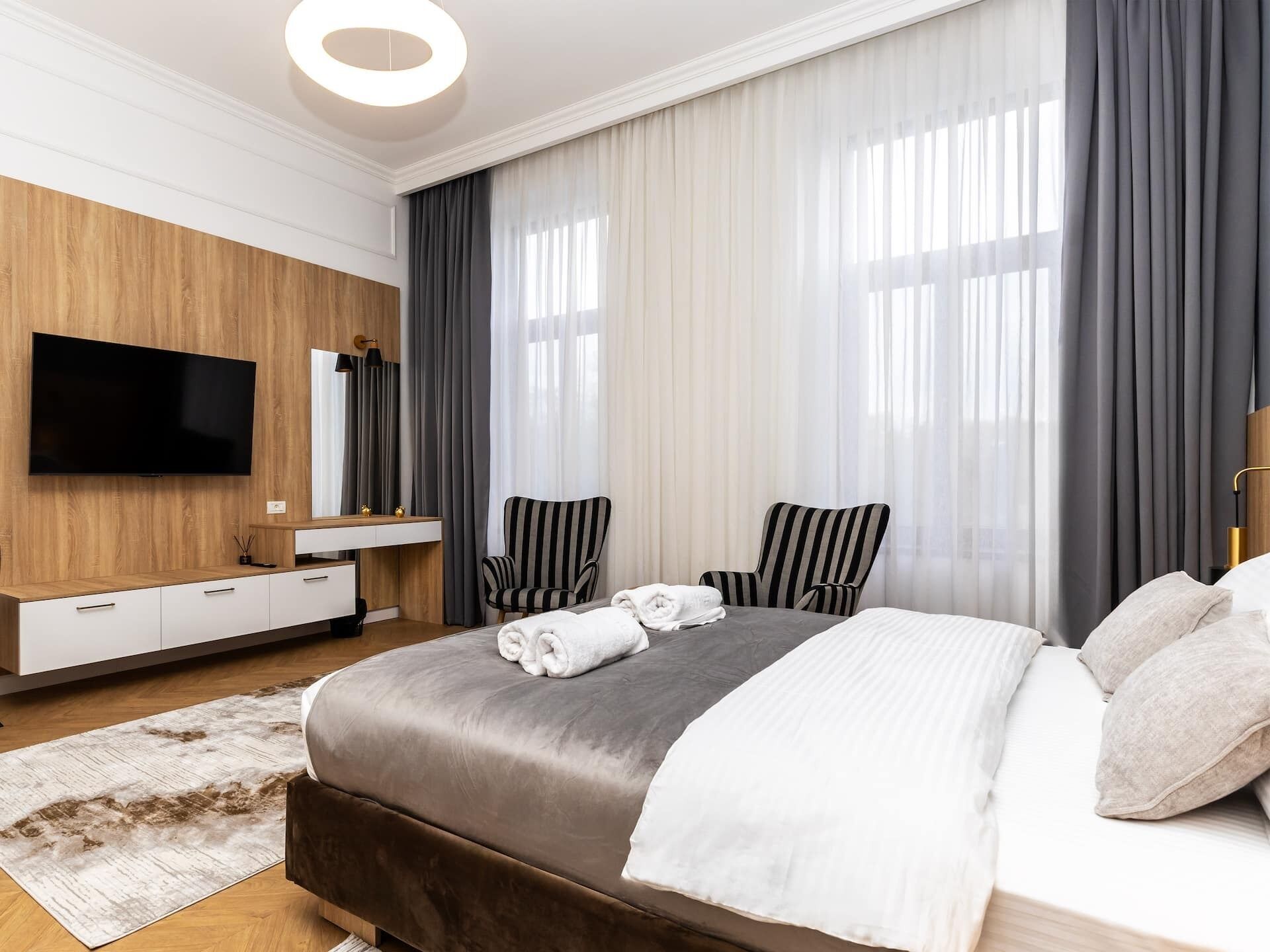 Desk, iron/ironing board, WiFi (free), bed sheets