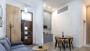 Living area - Central View Garden - Ultra Central in Oradea • Fast WiFi • Self Check-in • AC (Oradea)