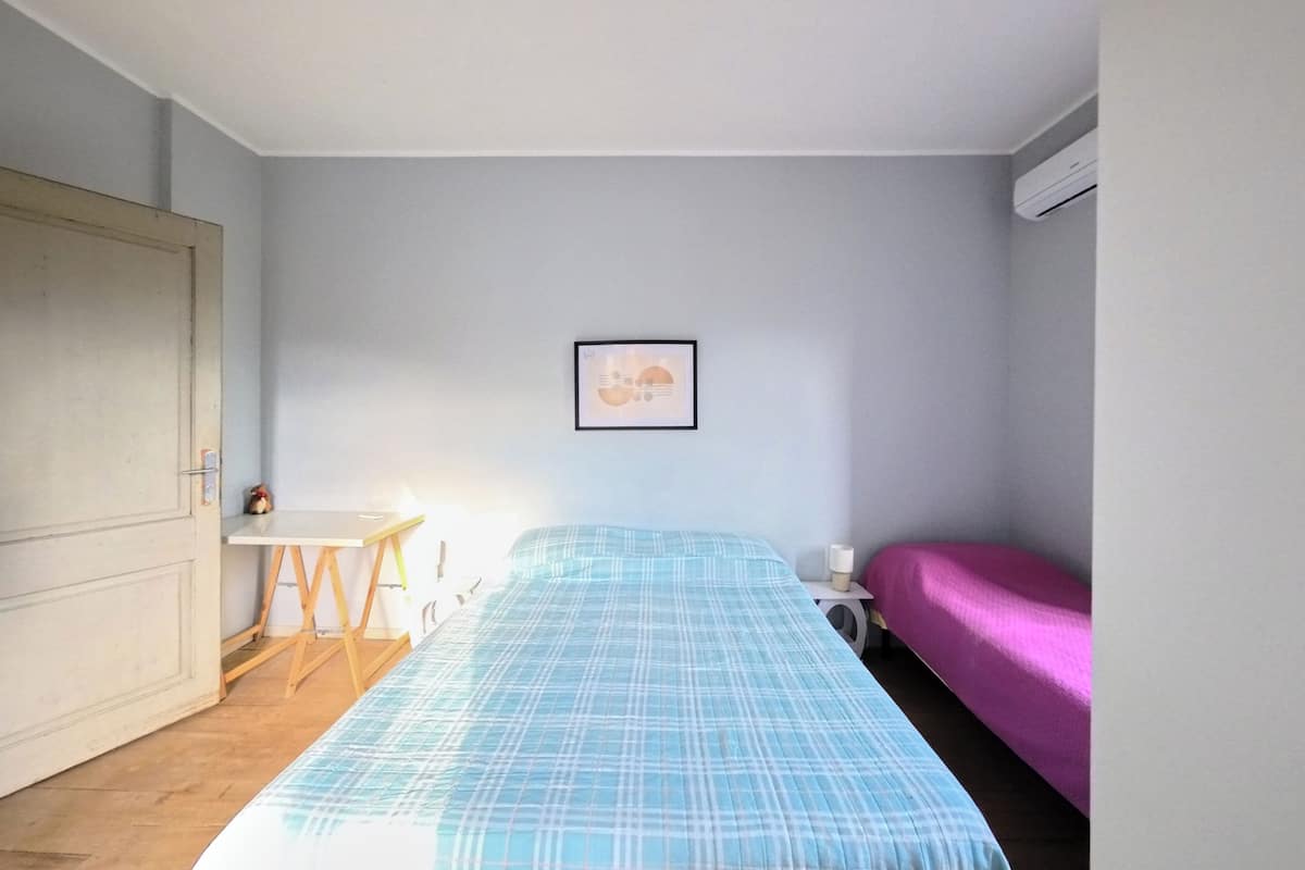 Habitación triple Confort | Tabla de planchar con plancha y wifi gratis