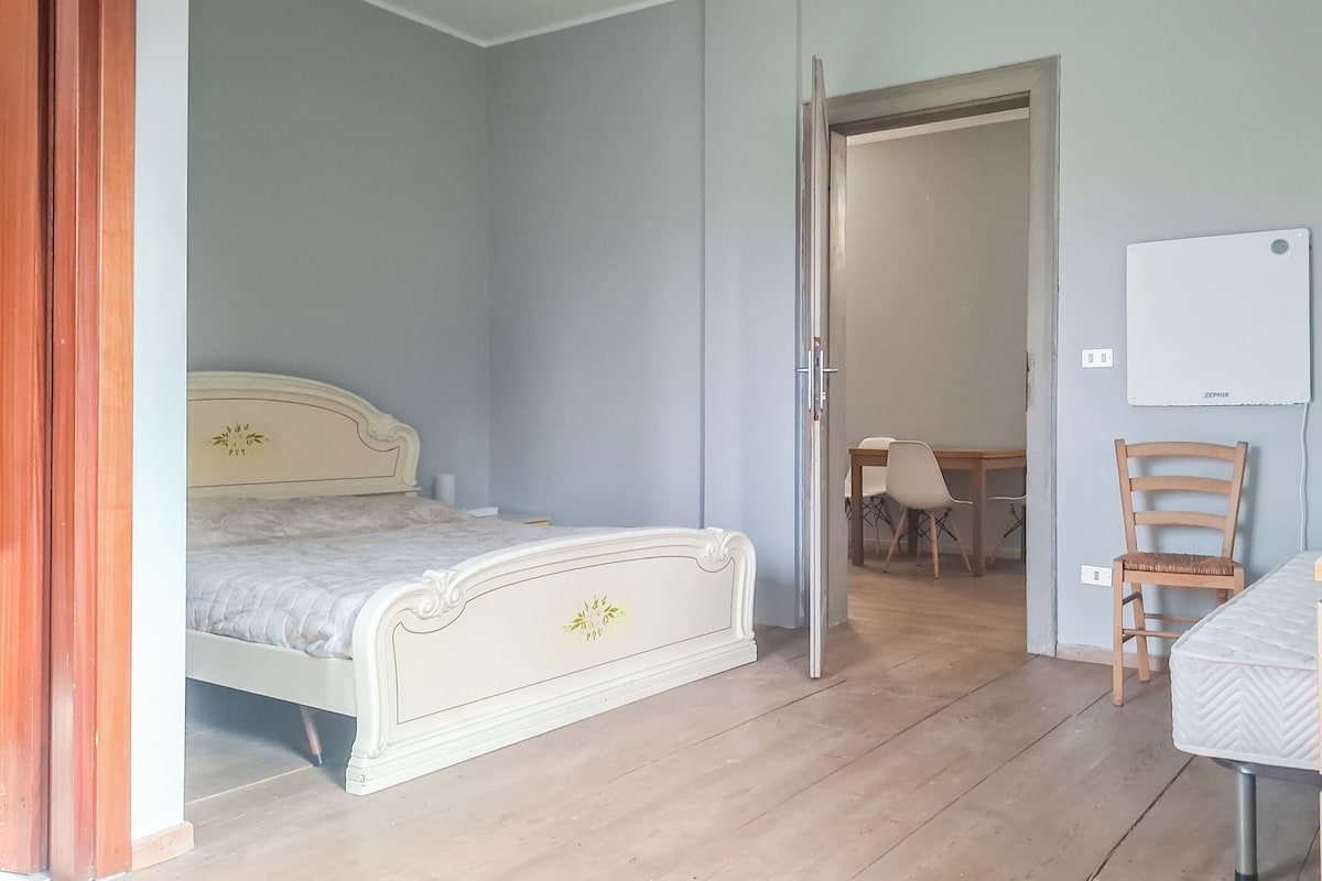 Apartamento, varias camas | Tabla de planchar con plancha, wifi gratis, ropa de cama