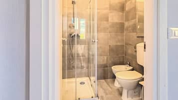 Departamento | Baño | Regadera, secadora de cabello, bidet, toallas