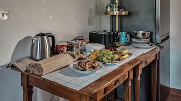 Free daily full breakfast