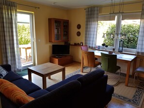 Living area - Apartment 'Fewo Tenge EG Links' with Covered Terrace, Private Garden and Wi-Fi (Wangerland)