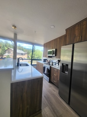 Coffee/tea maker, fridge, microwave, oven