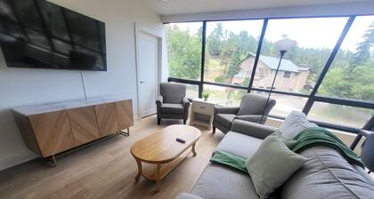 Modern Stay in the Heart of Evergreen!