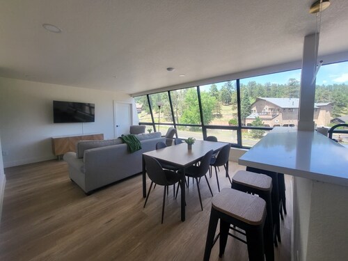 Modern Stay in the Heart of Evergreen!