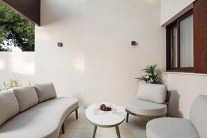 Terrace/patio - Linum Hill Luxury 2BR Apt with Garden & Pool (Agios Nikolaos)