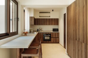 Coffee/tea maker, oven, stovetop, dishwasher - Linum Hill Luxury 2BR Apt with Garden & Pool (Agios Nikolaos)
