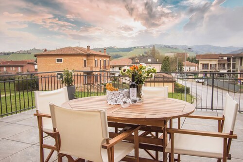 Cozy apartment with a panoramic terrace overlooking the Langhe